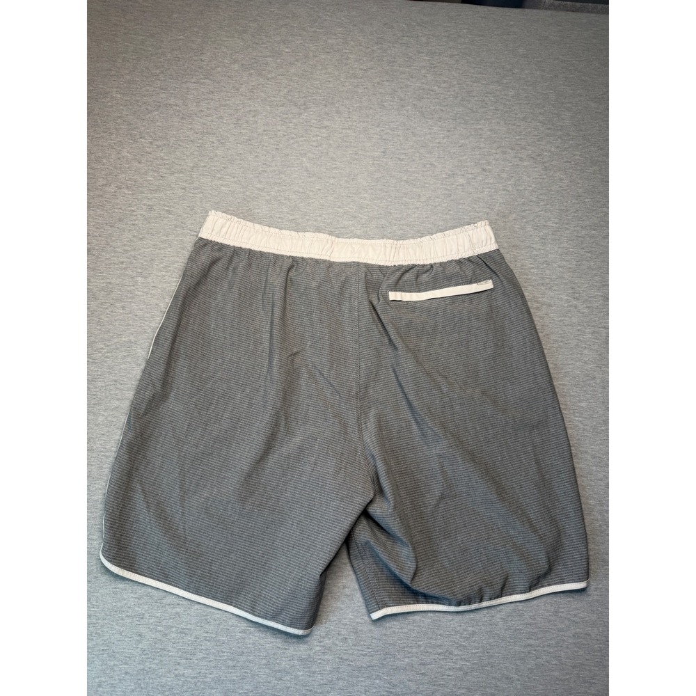 Vuori Cruise Boardshorts Mens XL Grey Stripe Swim Trunks V330 - Picture 3 of 7
